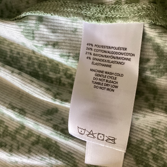 Lula Roe Ladies Green Snake Skin Print 3X Long Sleeve V Neck Shirt - Picture 7 of 7